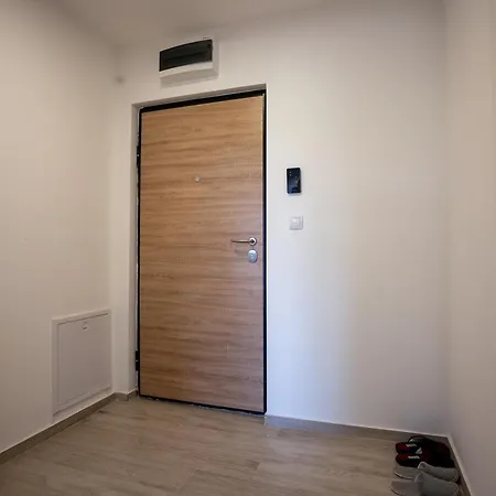 Aura Apartment *